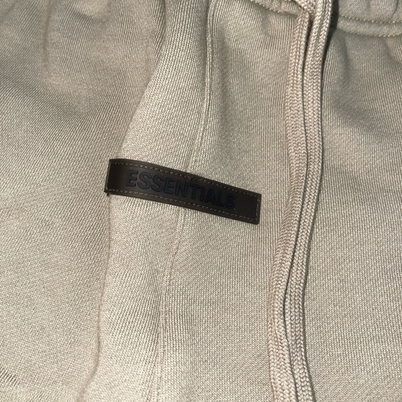 Fear of God Essentials Sweatshorts Pistachio XS X-Small FW21 Shorts NEW IN HAND - Picture 4 of 8